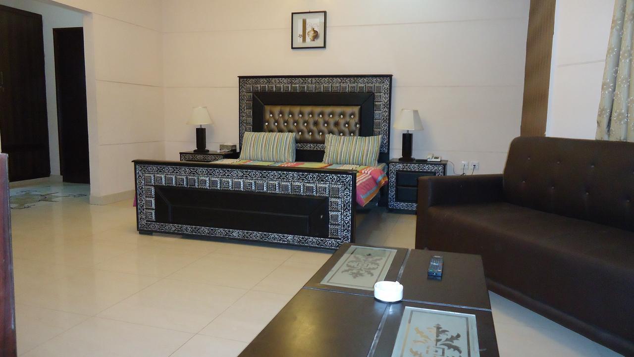 Midway Hotel & Restaurant Sadiqabad Exterior foto