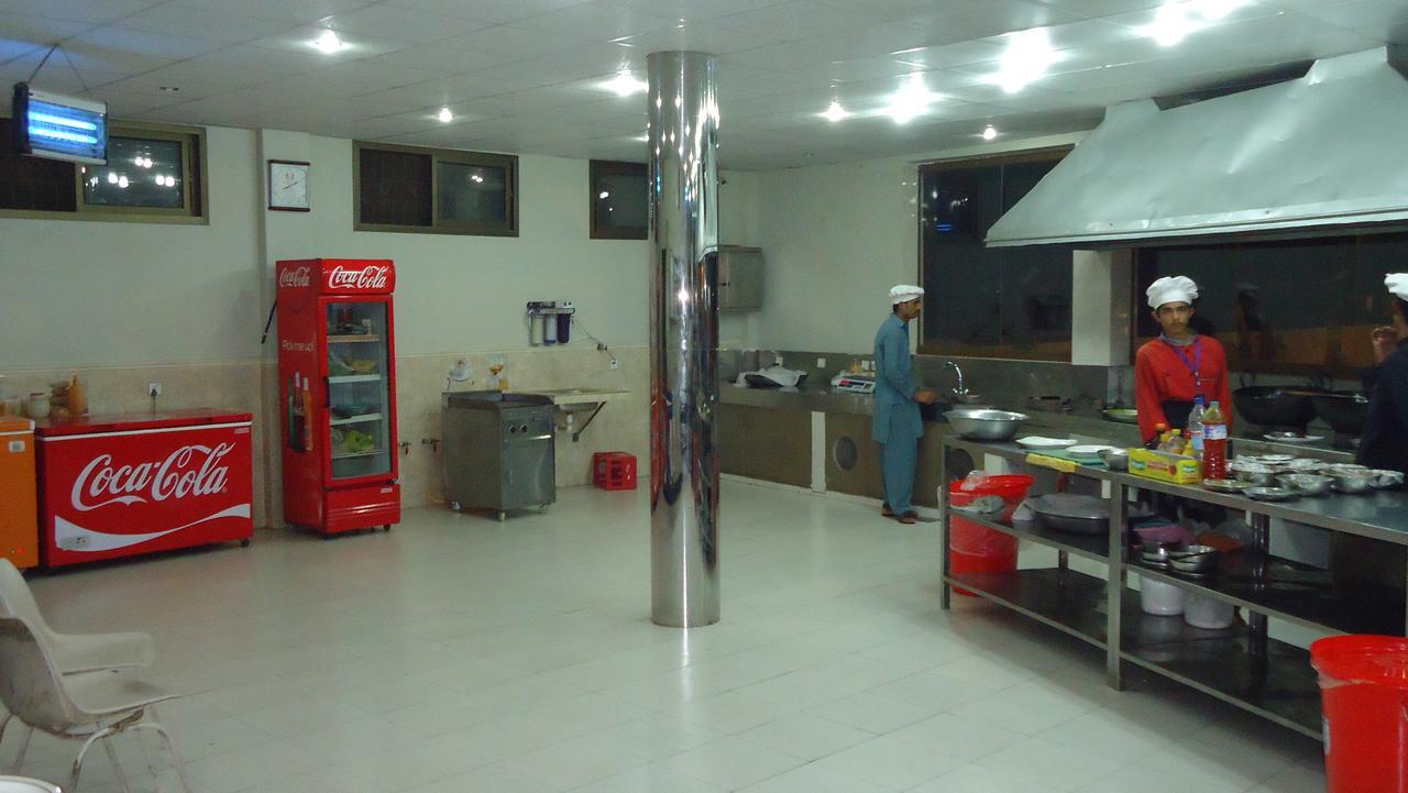 Midway Hotel & Restaurant Sadiqabad Exterior foto